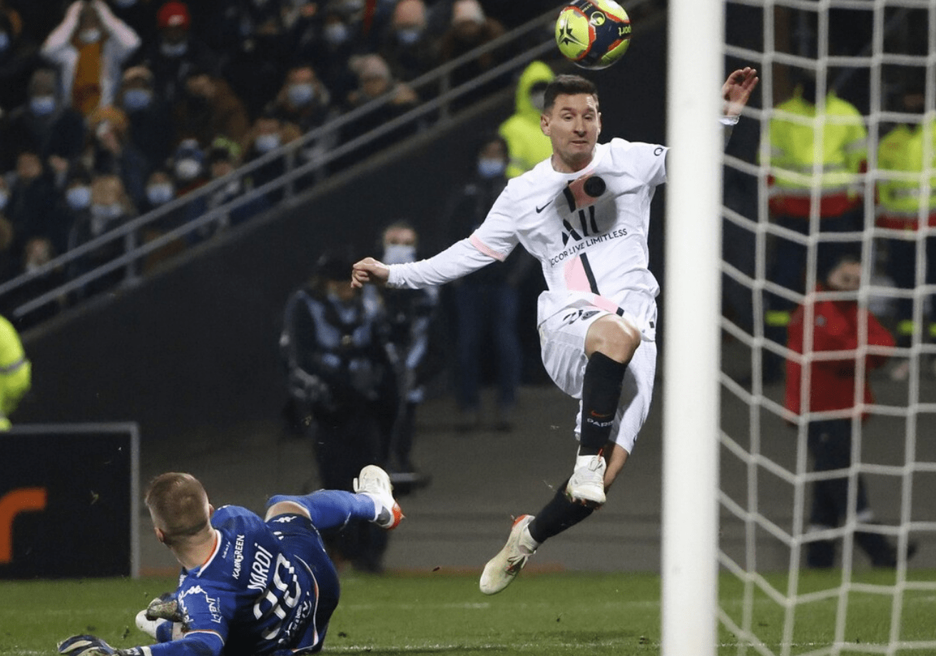 包含清晨犹他爵士刷新队史纪录——法甲节点到来，质疑声仍在，球队文化再被提及的词条